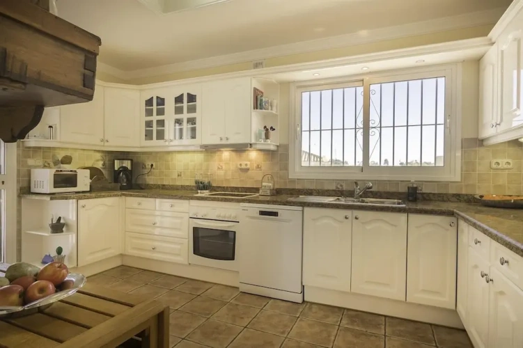 4 Bedrooms Villa