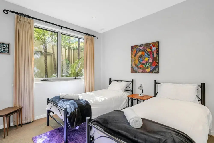 3-bed Seaside Serenity Escape at Long Beach