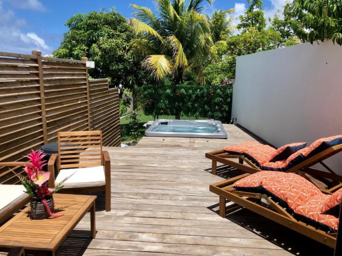 2 Bedrooms Villa