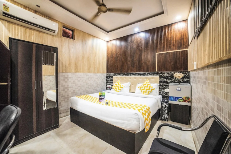 FabHotel Landmark Awadh