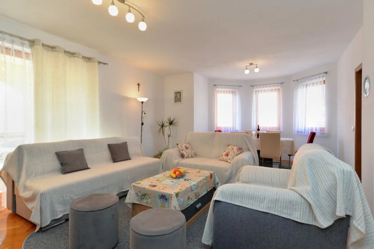 Apartment 1807