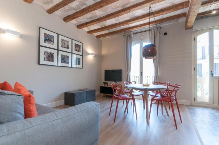 2 Bedrooms Apartment