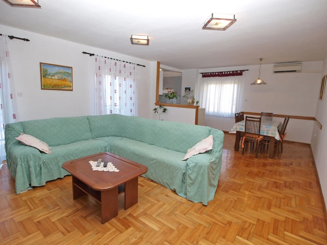 Apartment 914
