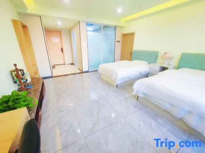 Business Quadruple Suite