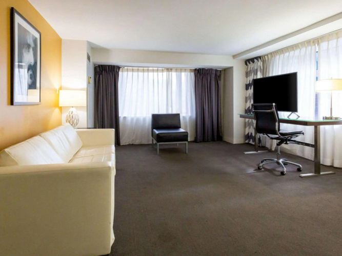 Comfort Inn & Suites Baltimore Inner Harbor
