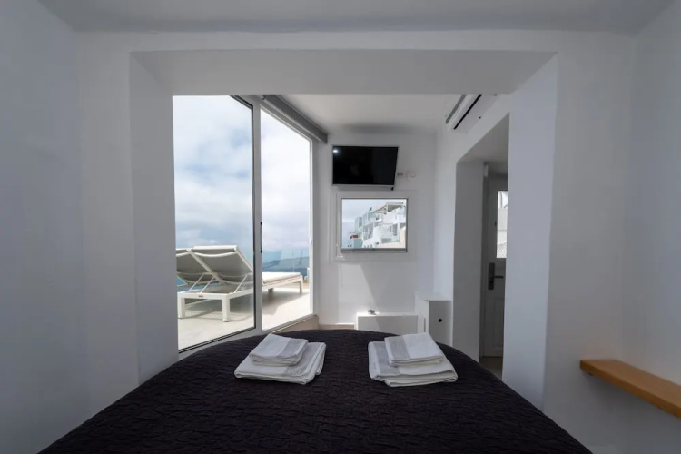 Anemos Cave Suites