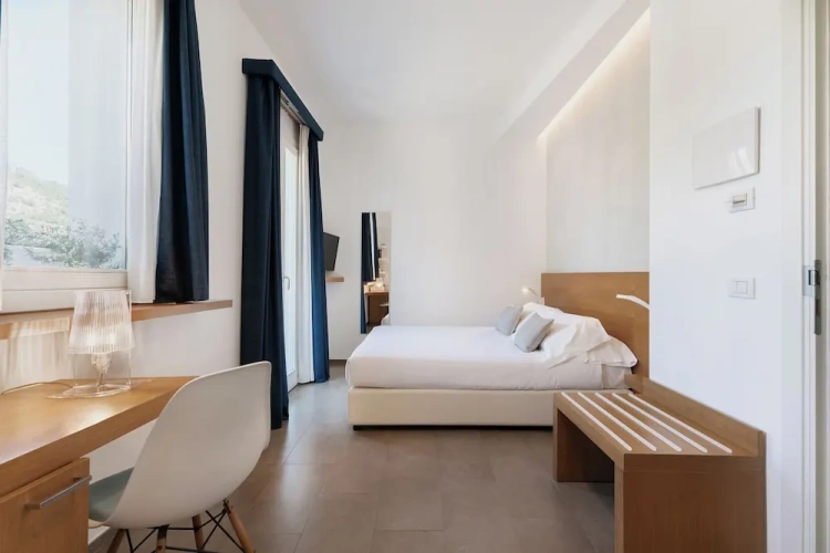 Deluxe Quadruple room with balcony