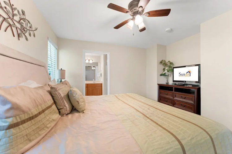 Heavenly Hideaway 2 Bedroom Condo by RedAwning