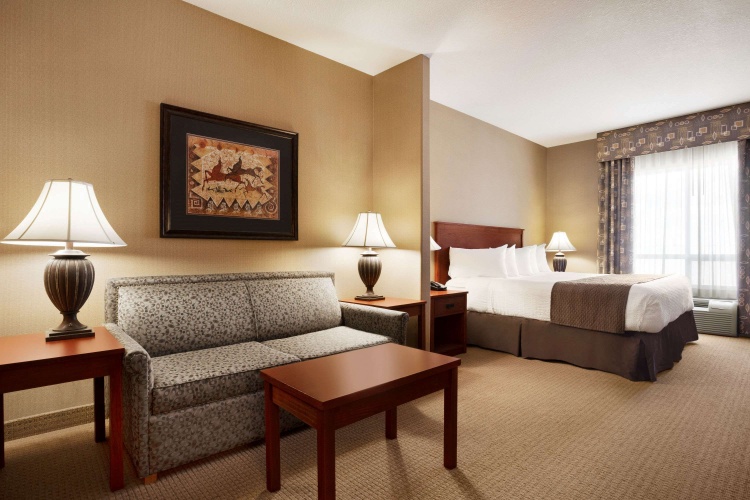 Days Inn & Suites by Wyndham Strathmore photo 7