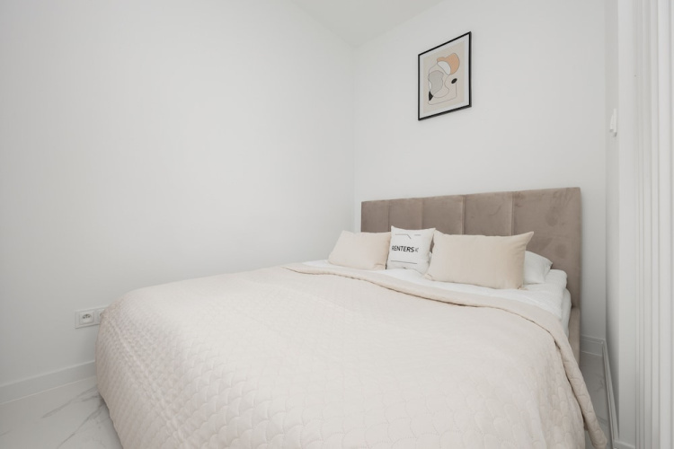 Air-conditioned Studio by Renters