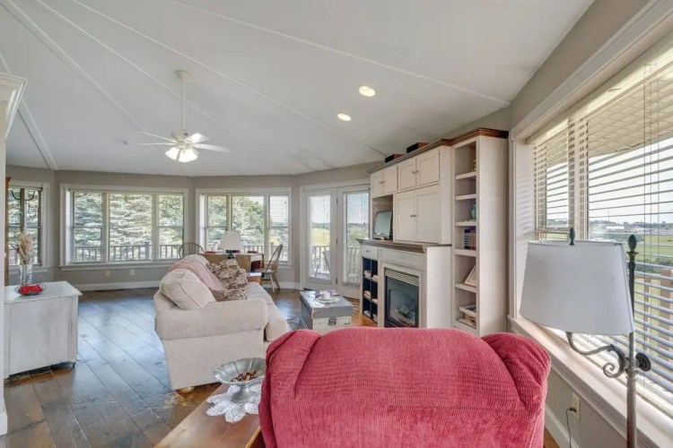 Panoramic Views: Hillside Millersburg Studio