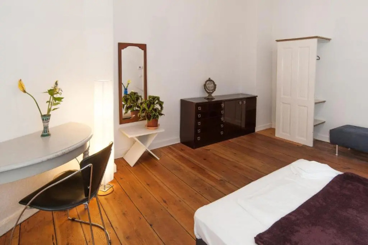 Courtyard Apartment (LIALI)