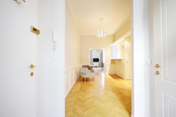 3 Bedrooms Apartment