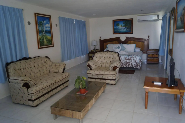 Chichis and Charlies Beachfront