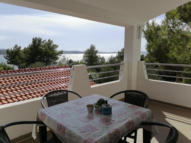 Apartment with sea view