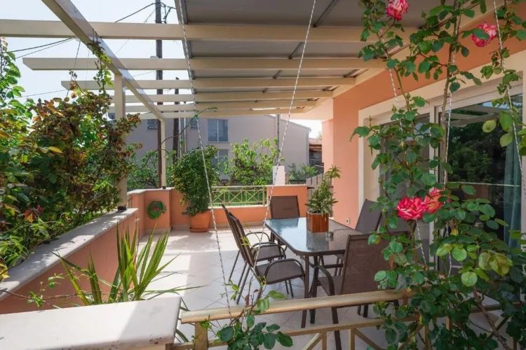 2 Bedrooms Villa
