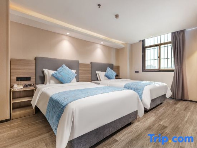 Deluxe Twin Suite