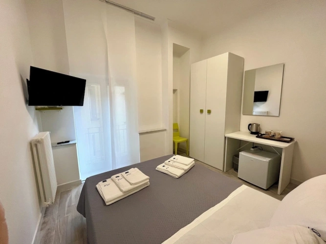Standard Single room with balcony and with courtyard view