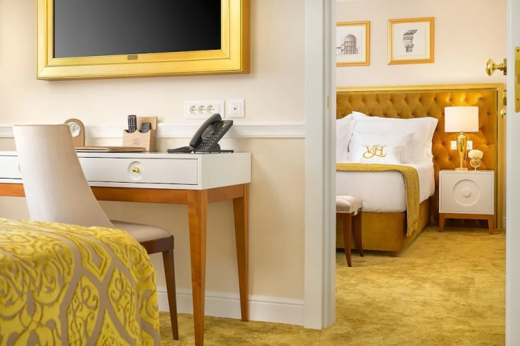 Premium Double room with balcony and seafront