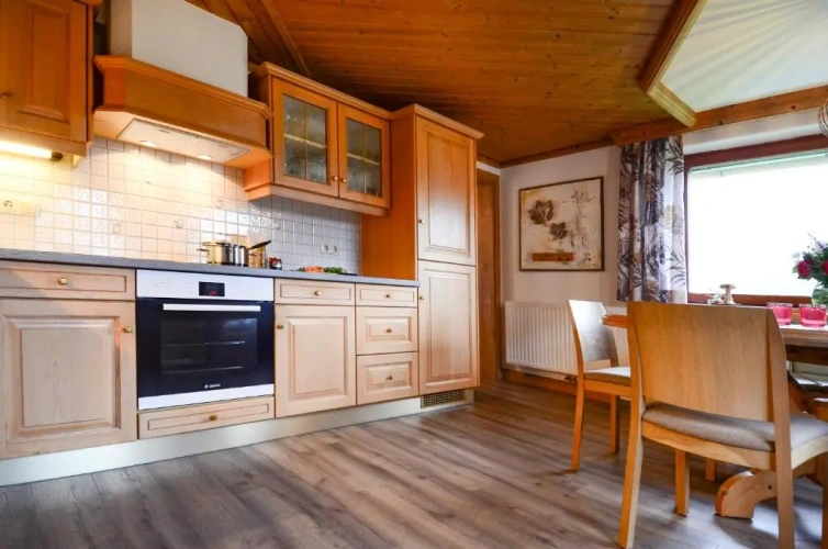 4 Bedrooms Apartment