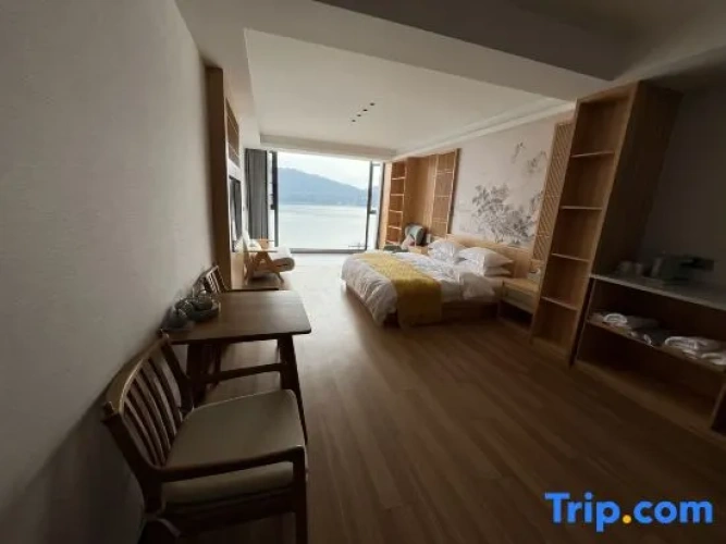 Standard Double room with lake view