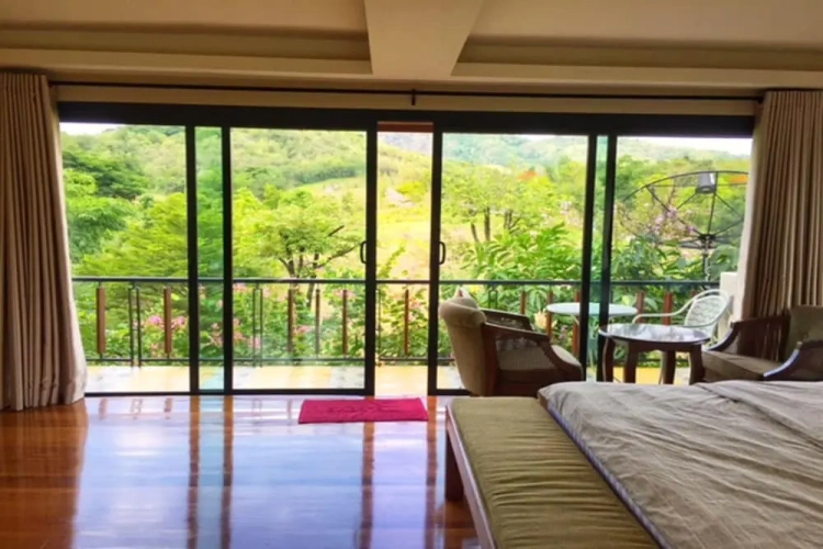 Standard room with mountain view