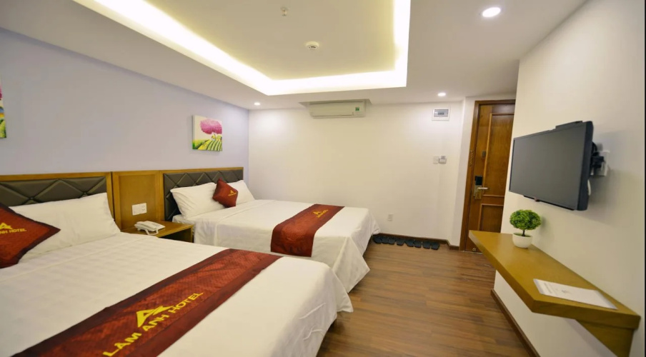 La Beach Hotel