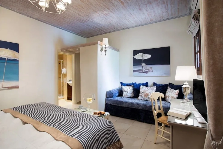 Superior Double room with balcony and with partial sea view