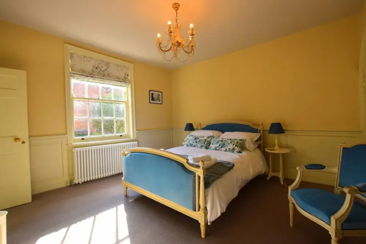 14 St Saviour's Place