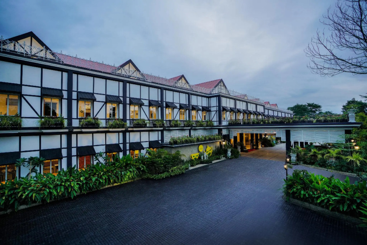 MAYFAIR Tea Resort
