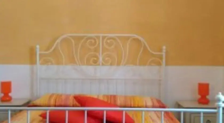 BB Tra La Rocca E Il Mare