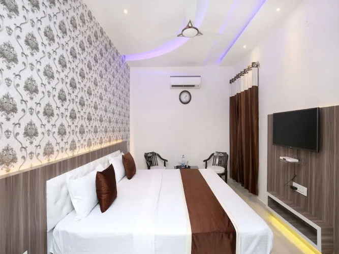 OYO 16341 Hotel C7