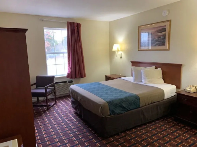 Ozark Inn & Suites