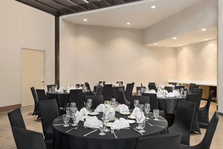Holiday Inn Orlando-International Airport photo 34