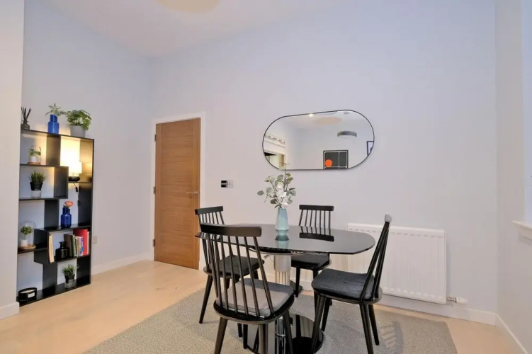 Stunning Central Two Bedroom Executive Apartment