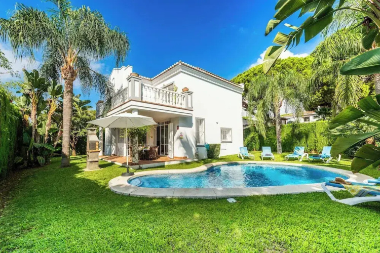 Villa Moongate