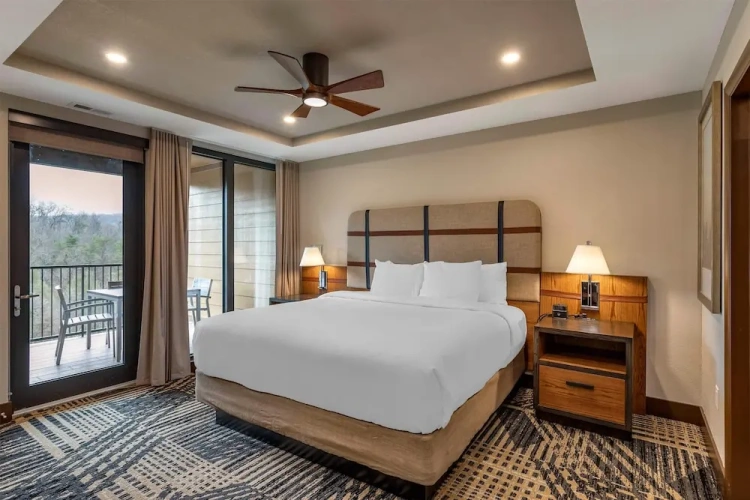 3 Bedrooms Presidential Quadruple Suite with balcony