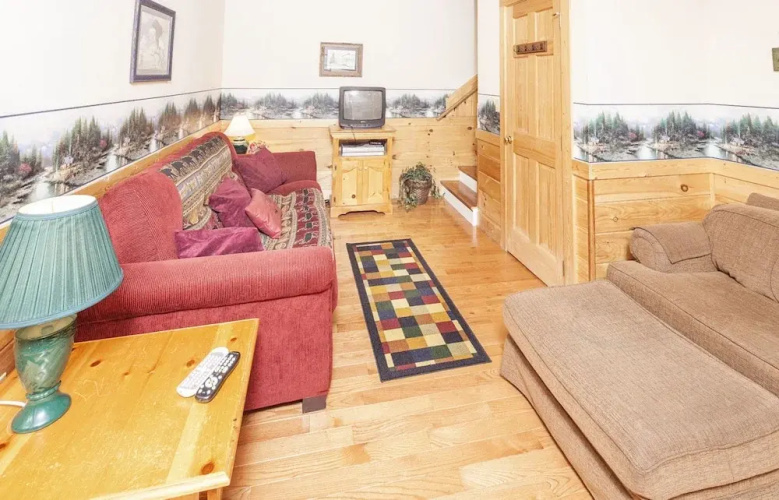 Youngs Hideaway by Eagles Ridge Resort