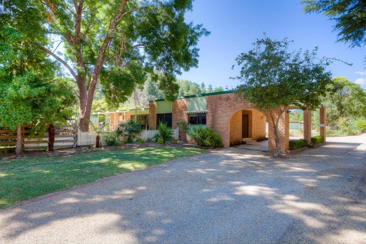 4 Bedrooms Cottage