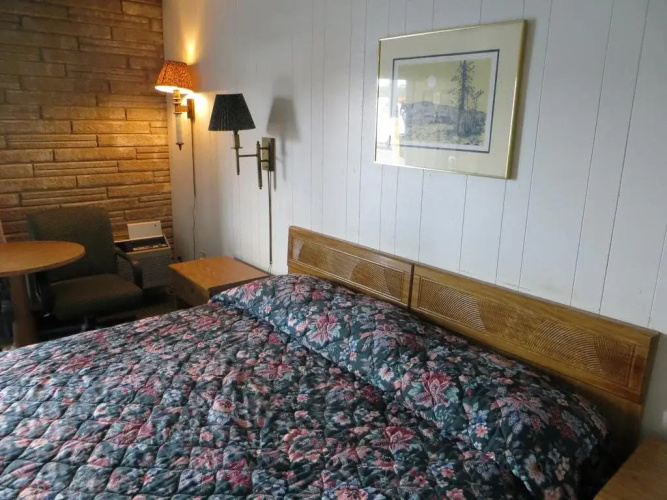 Travelers Inn