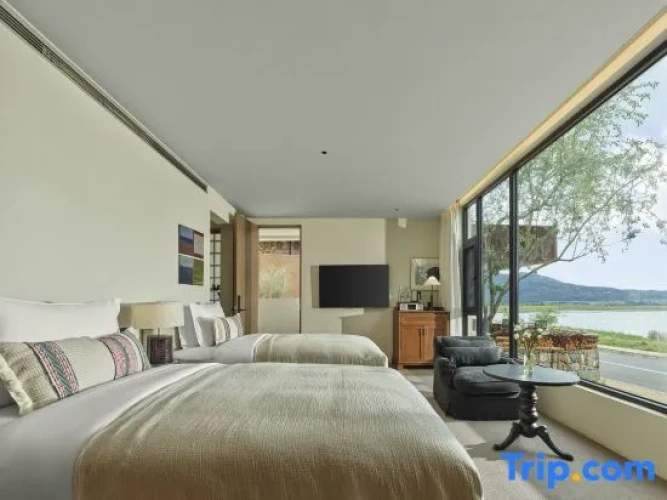 Superior Twin room with lake view