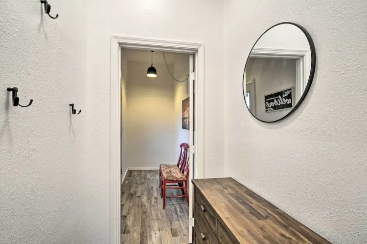 Stylish Klamath Falls Unit < 1/2 Mi to Oit!