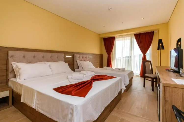 Standard Triple room