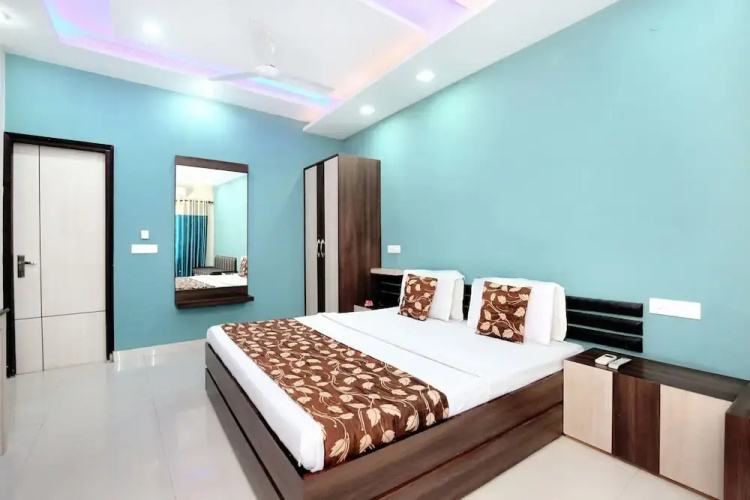 OYO 3131 Hotel BR Inn