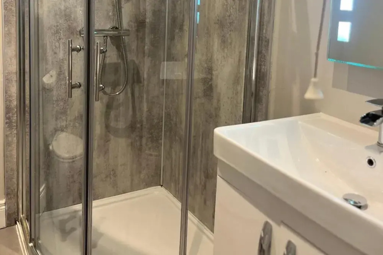 3-bed Central Apartment - Sleeps 5 & Pets Ok
