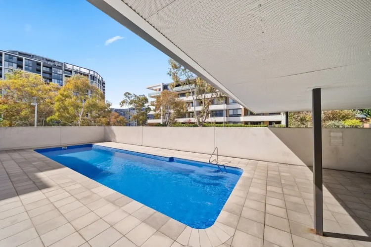 Elegant 2-bed With Pool, Alfresco Dining & Balcony