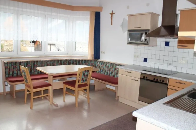 4 Bedrooms Apartment