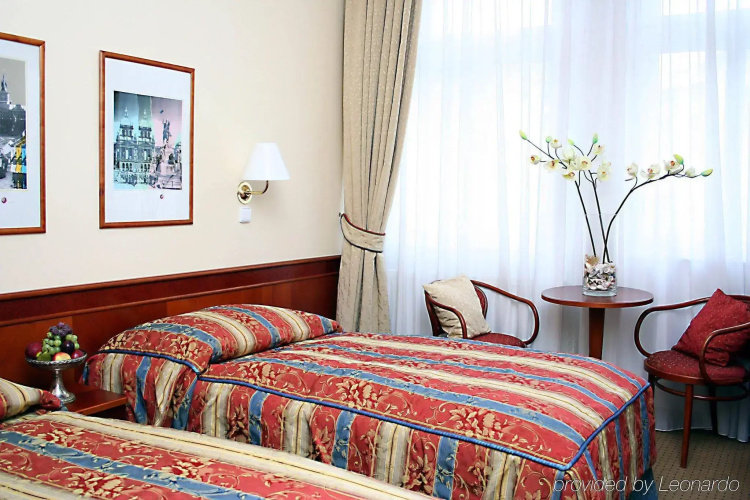Hotel 16