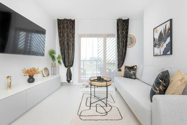 Modern With Balcony and Gym by Renters