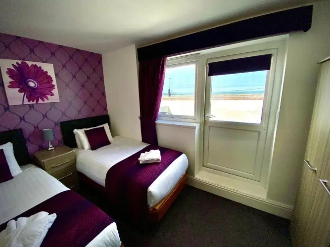Standard Twin room with balcony